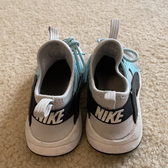 Ultra Huarache by Nike - Picture 2 of 7